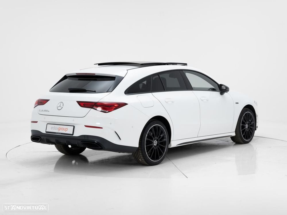 Mercedes-Benz CLA 250 e 8G-DCT AMG Line - 4