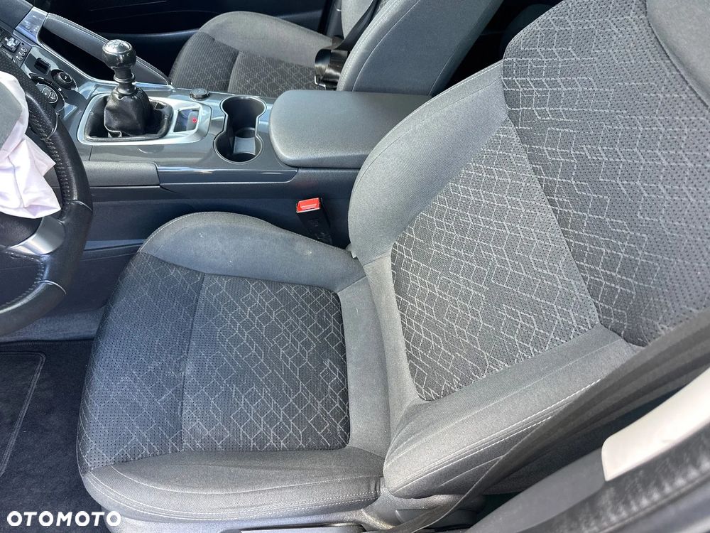 Peugeot 3008 1.6 BlueHDi Style S&S - 28