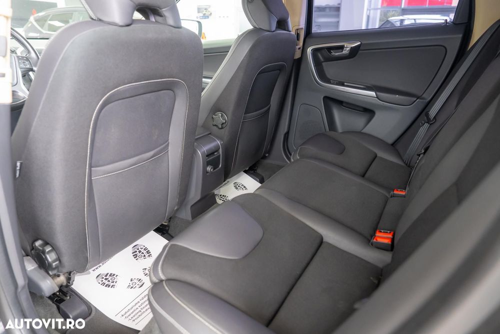 Volvo XC 60 D3 AWD Aut. Momentum - 22