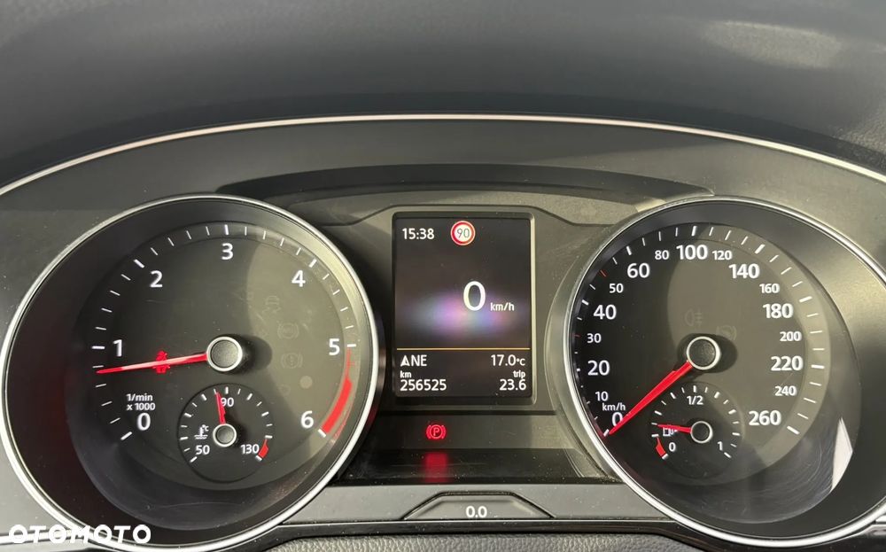 Volkswagen Passat 2.0 TDI SCR Highline - 16