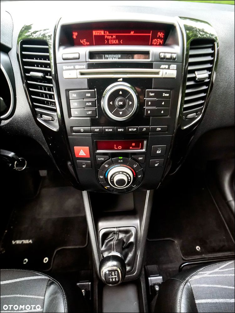 Kia Venga - 28