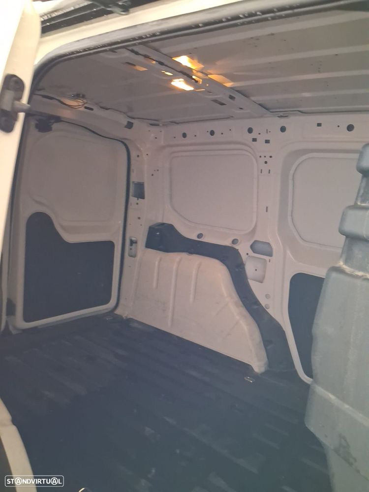 VW Caddy - 17