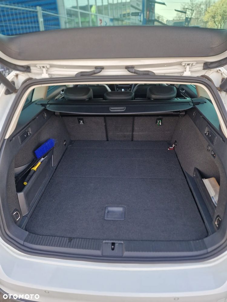 Volkswagen Passat - 17