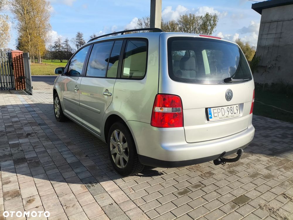 Volkswagen Touran 2.0 TDI Highline - 11