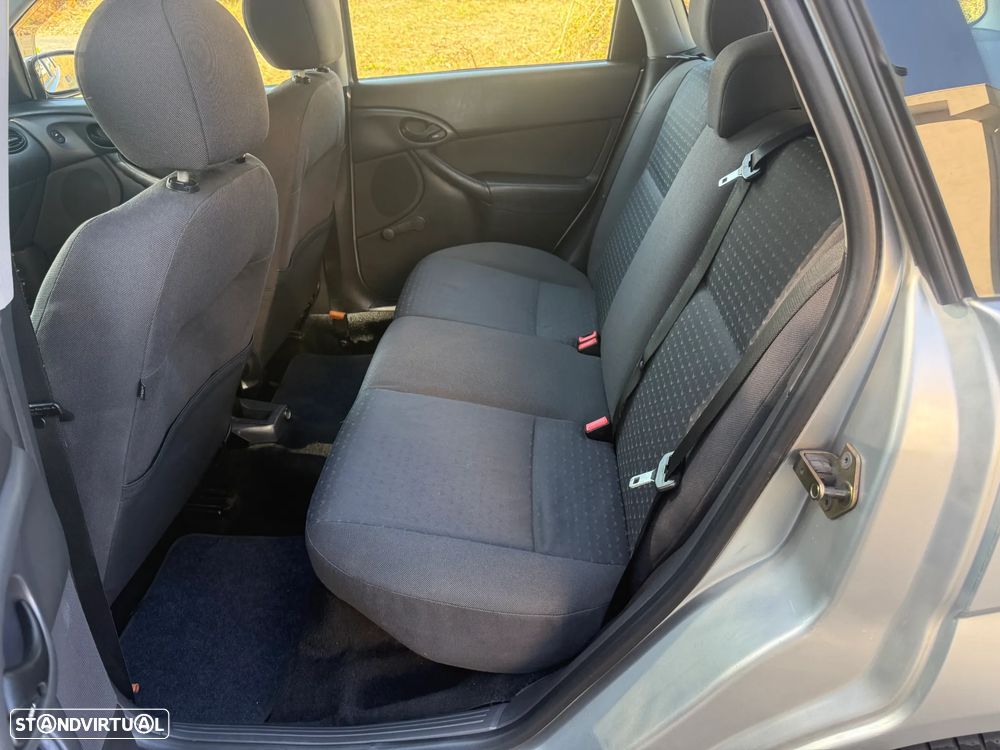 Ford Focus 1.4 Ambiente - 11