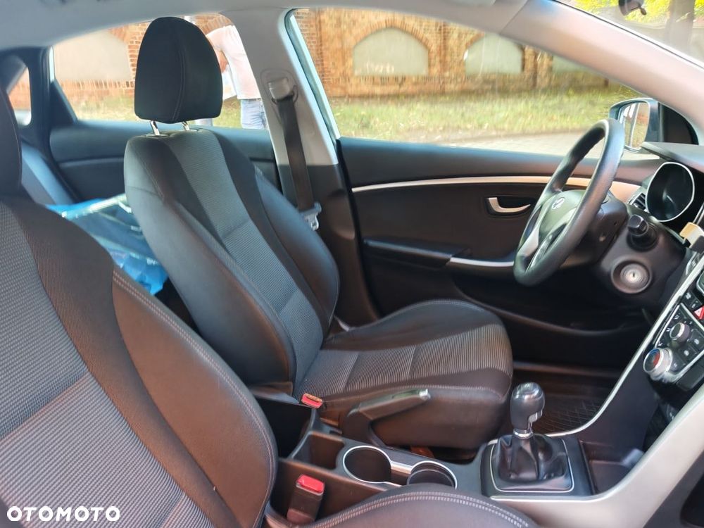 Hyundai i30 blue 1.4 Style - 13