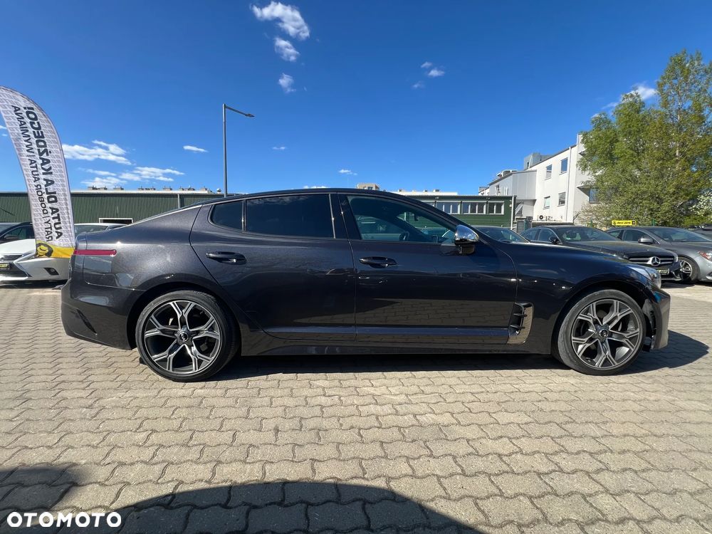 Kia Stinger - 11