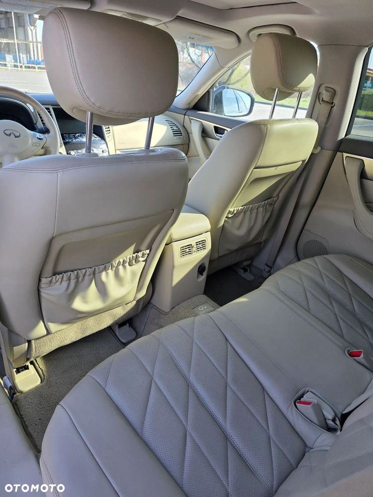 Infiniti FX - 7
