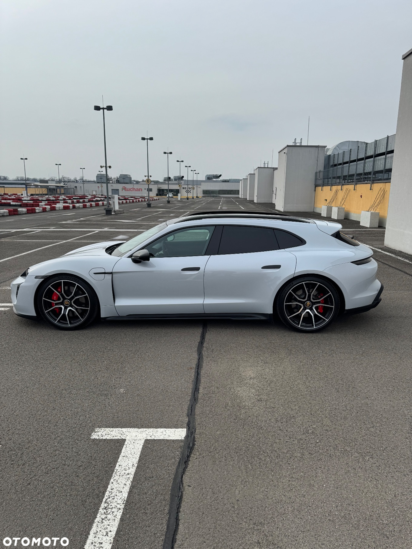 Porsche Taycan GTS Sport Turismo - 15