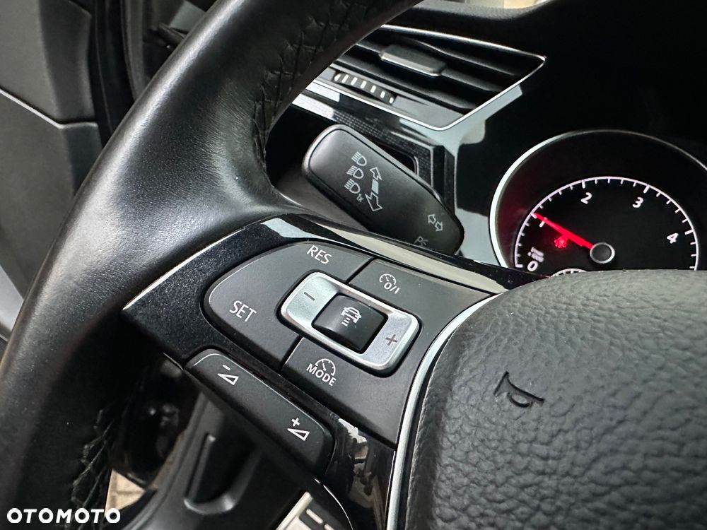 Volkswagen Touran 1.6 TDI SCR (BlueMotion Technology) SOUND - 23