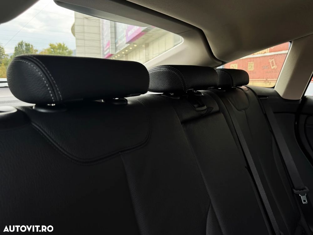 BMW Seria 3 318d Aut. Luxury Line - 15