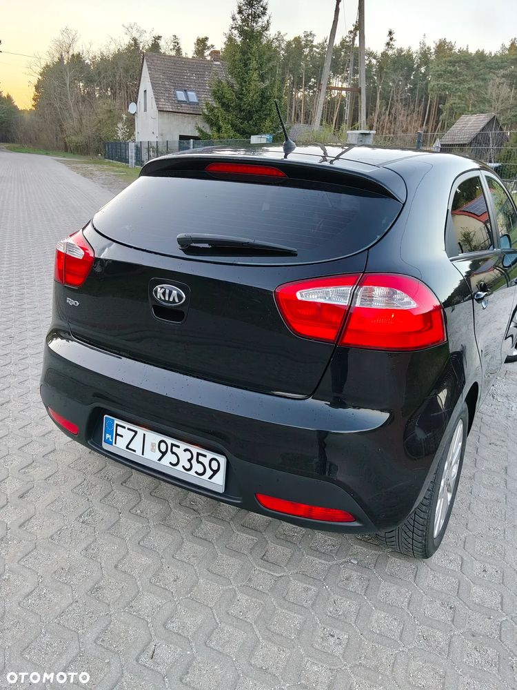 Kia Rio - 8