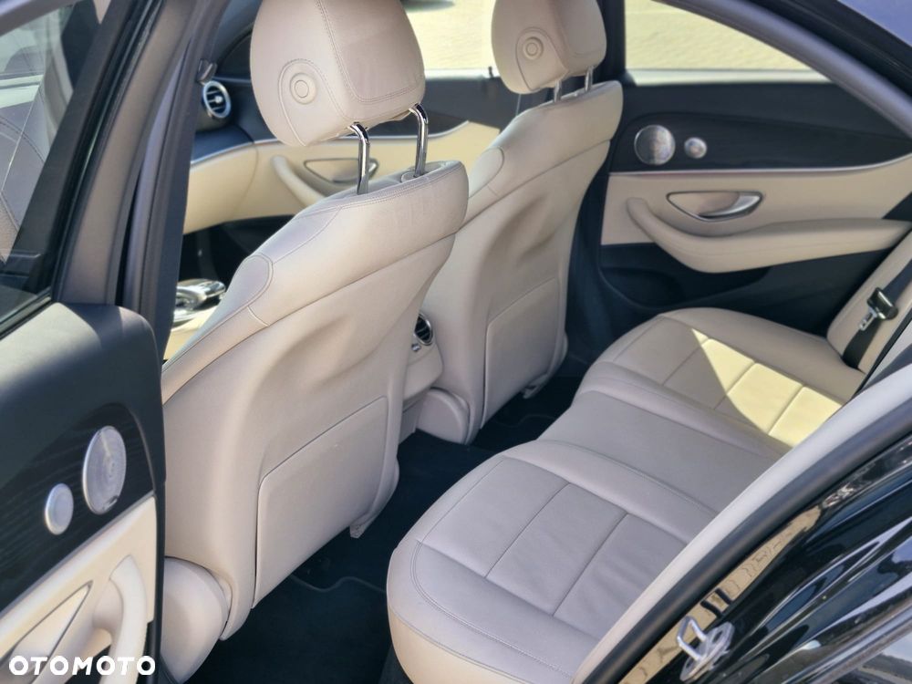 Mercedes-Benz Klasa E 220 d 4-Matic 9G-TRONIC - 15