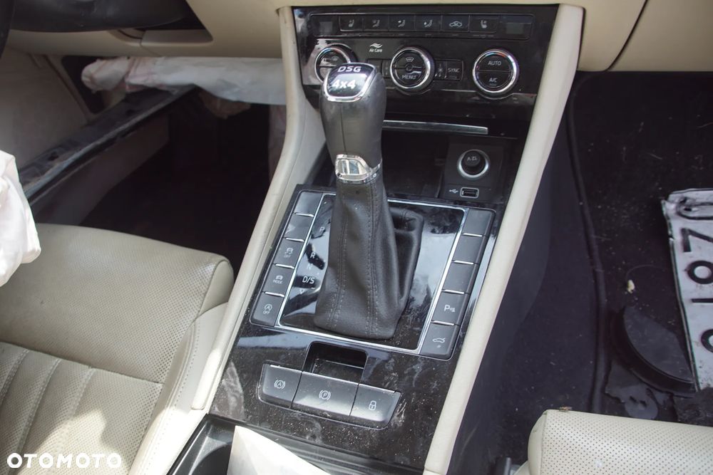 Auto na części - Skoda Superb III 2.0 TDI 190 KM DFHA TCX LF9R 2018R Silnik Skrzynia Drzwi Błotnik Zderzak Klapa Lampa Lusterko Klamka Szyba Deska Kokpit Sterownik Moduł Czujnik Licznik Wyświetlacz Panel Kierownica - 15