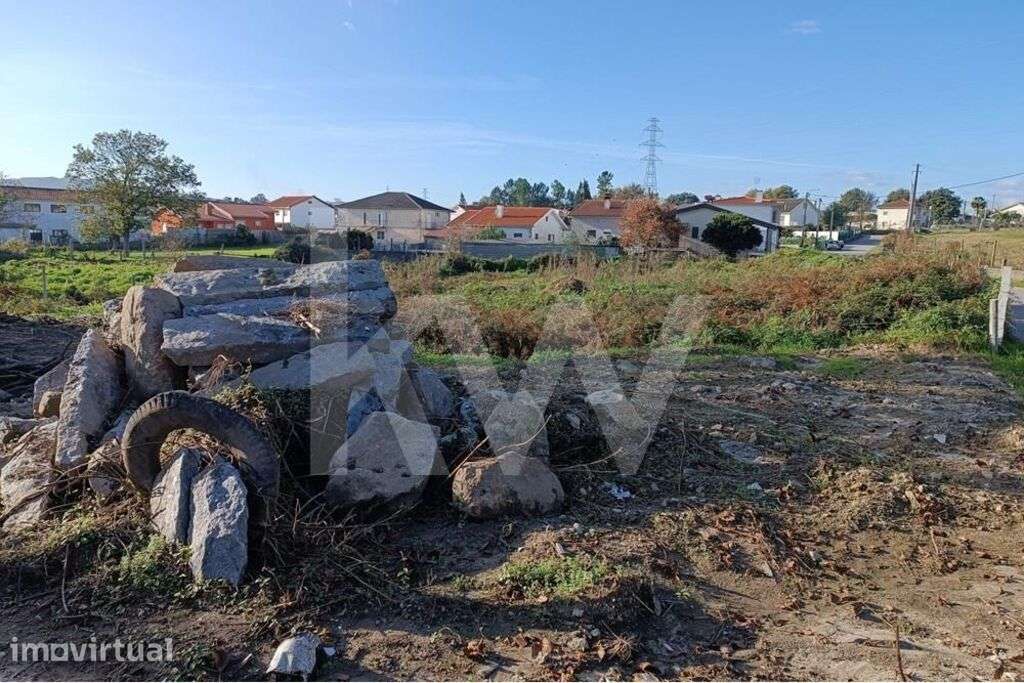 Terreno para construção de moradia na Vila de Prado, Vila Verde - Brag - Grande imagem: 2/14