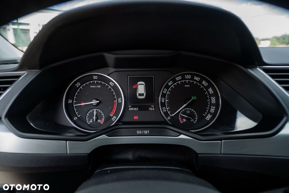 Skoda Superb 2.0 TDI DSG Ambition - 35