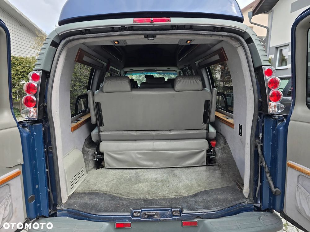 Chevrolet Express - 11