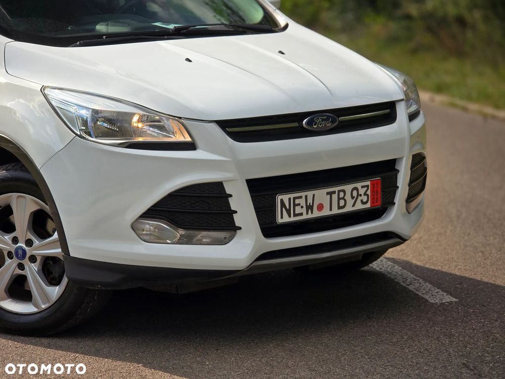 Ford Kuga 2.0 TDCi 2x4 Titanium - 35