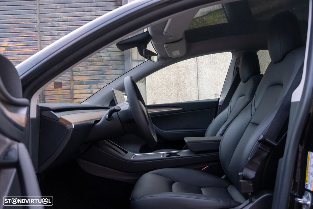 Tesla Model Y Long Range Dual Motor AWD - 23