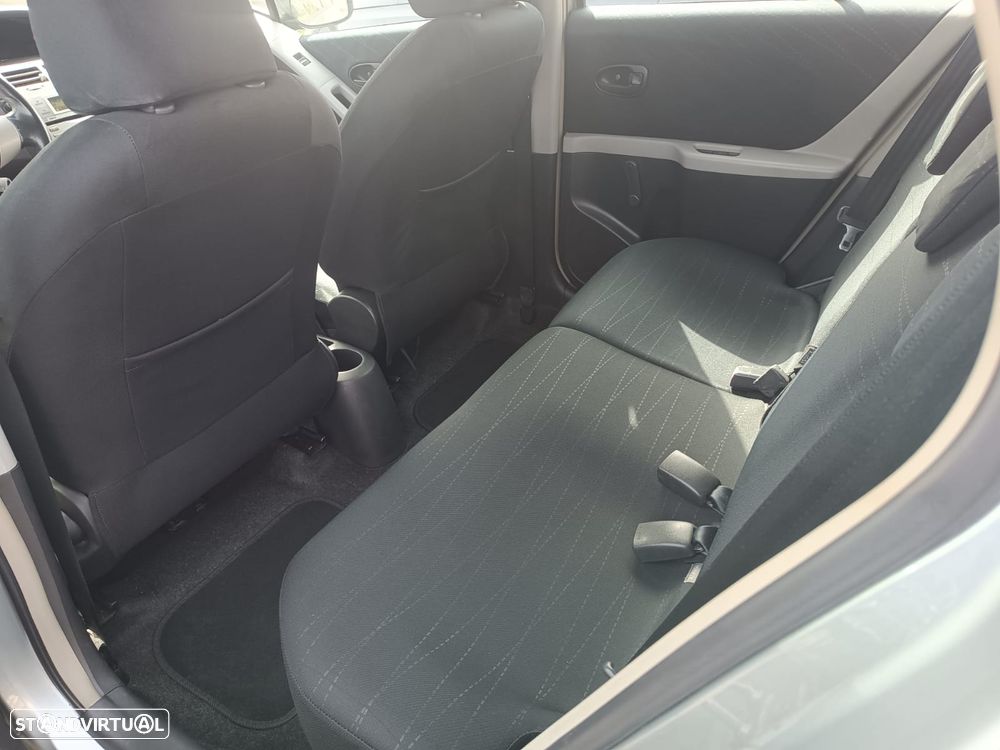 Toyota Yaris 1.0 VVT-i AC - 12