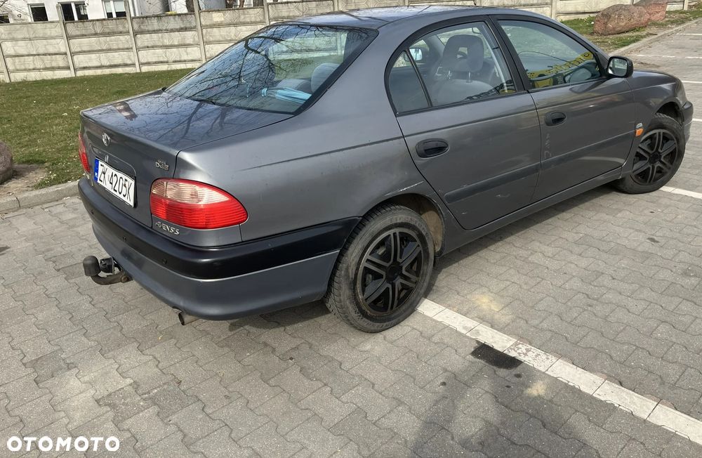 Toyota Avensis - 4