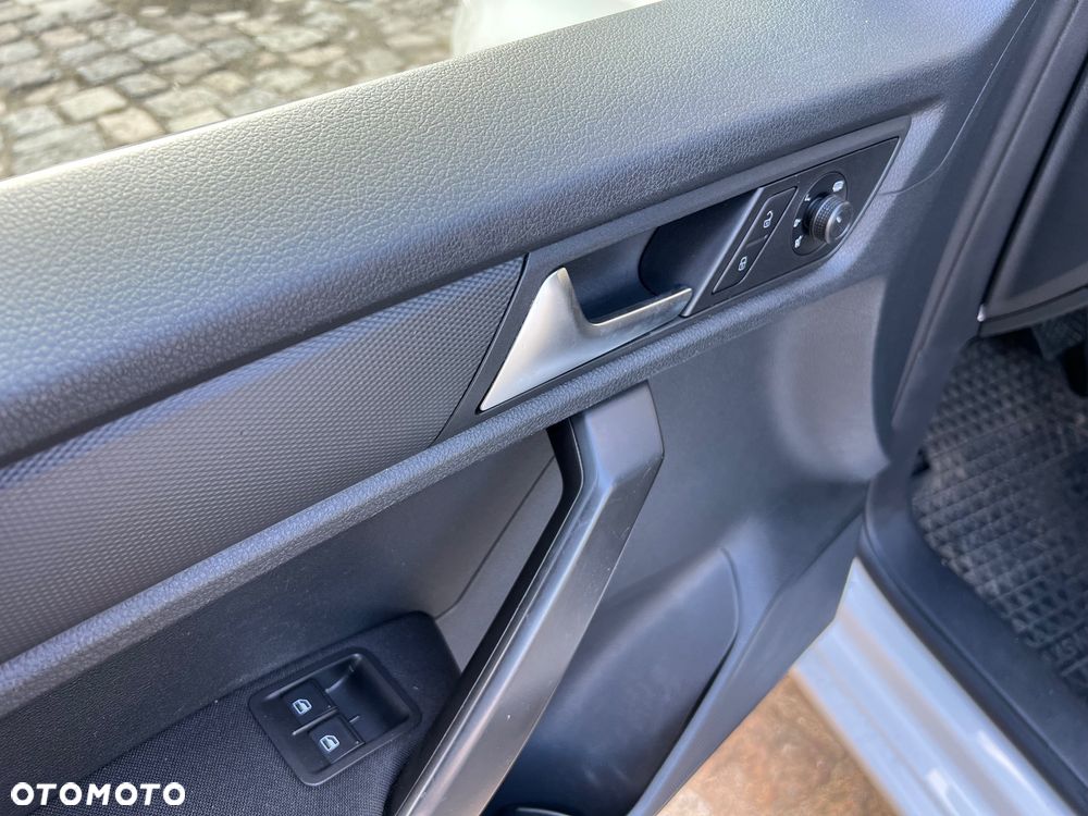 Volkswagen Caddy Maxi 2.0 TDI Comfortline DSG - 24