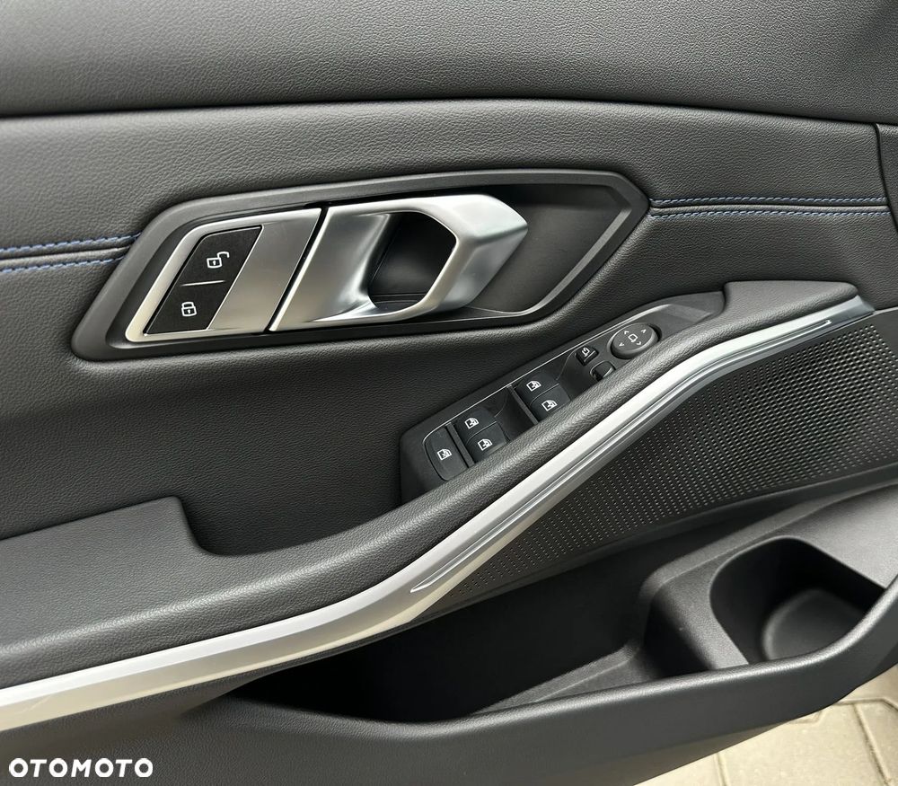 BMW Seria 3 318i M Sport - 17