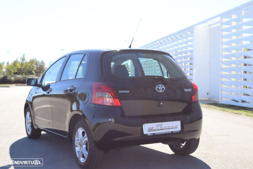 Toyota Yaris - 10
