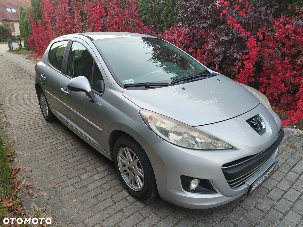 Peugeot 207 2010 photo 2