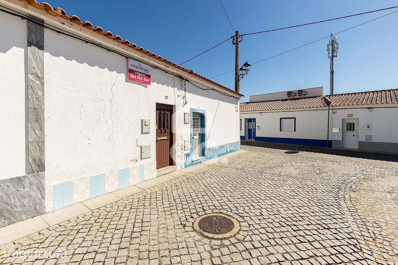 Moradia T3 Térrea para Renovar c/ Quintal, Terraço e Garagem | Oriola, - Grande imagem: 2/60