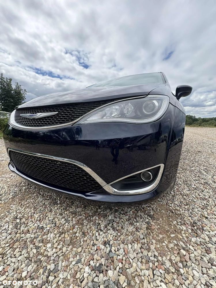 Chrysler Pacifica - 7