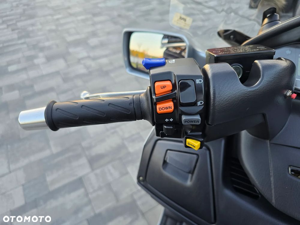 Suzuki Burgman - 10