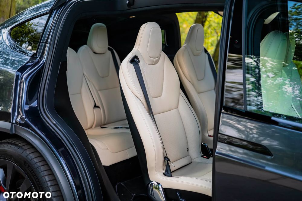 Tesla Model X Plaid - 10