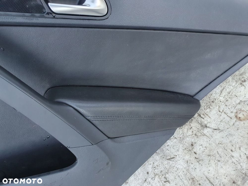 tapicerka skórzana drzwi VW Tiguan - 13