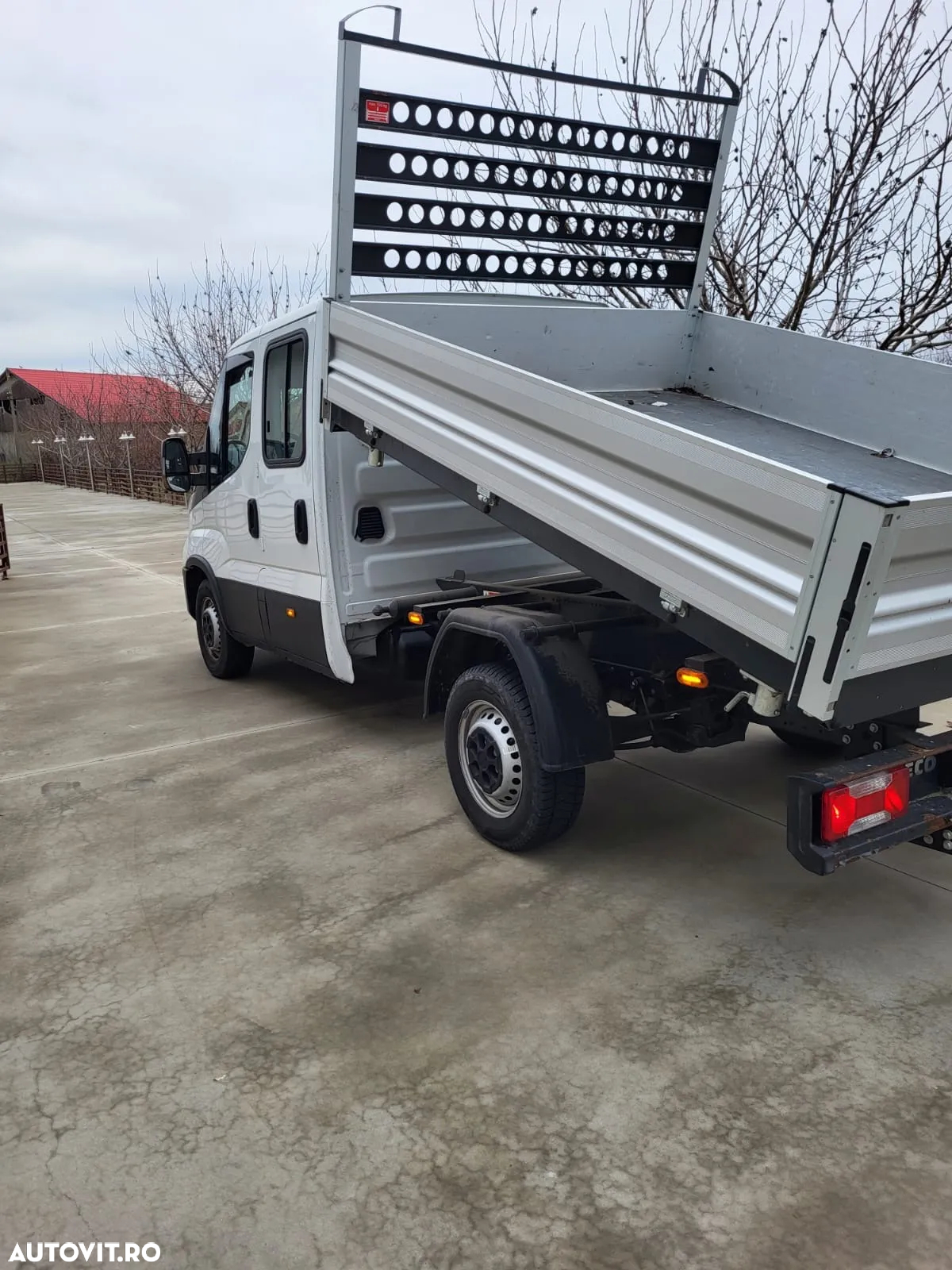 Iveco AUTOUTILITARA-BASCULANTA - 2