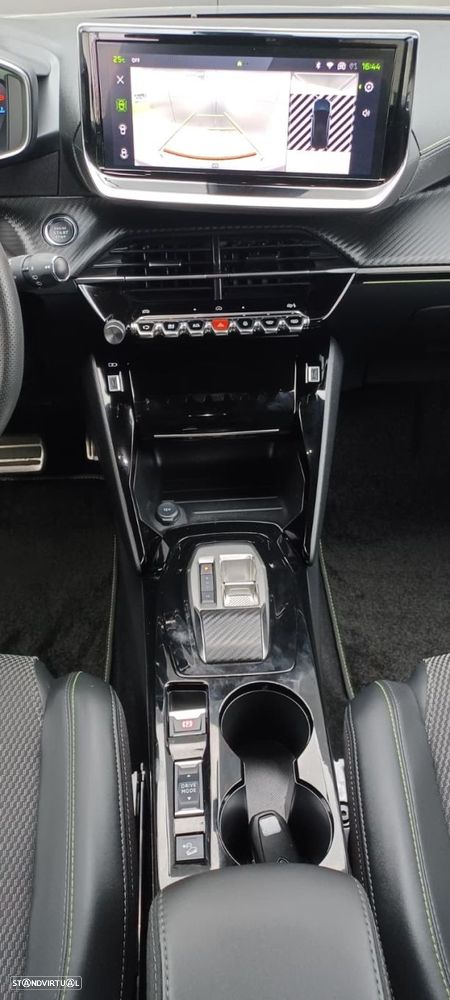 Peugeot 2008 1.2 PureTech GT EAT8 - 22