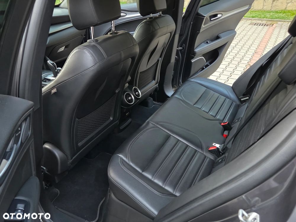 Alfa Romeo Stelvio 2.0 Turbo 16V AT8-Q4 Veloce Ti - 12