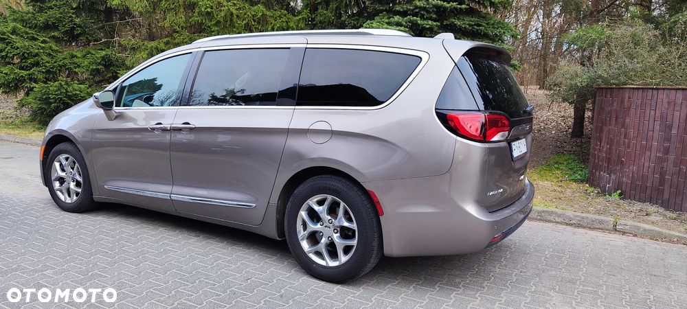 Chrysler Pacifica - 22