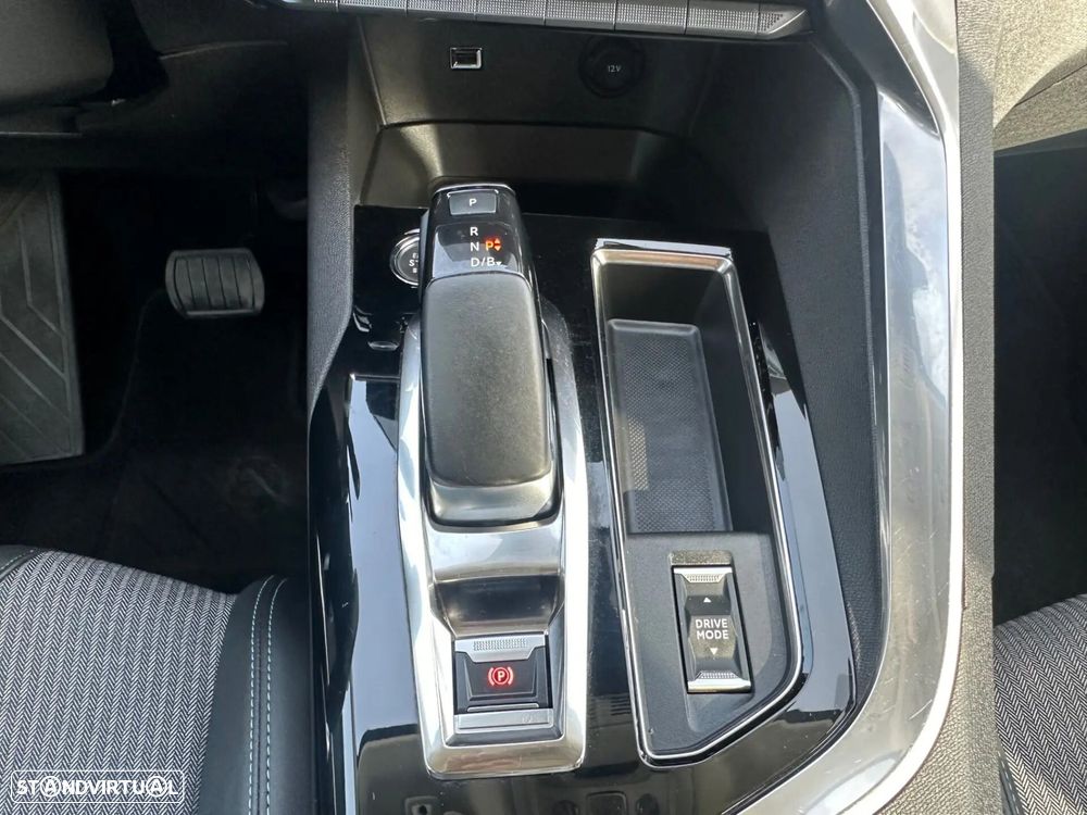 Peugeot 3008 1.6 Hybrid Allure e-EAT8 - 19
