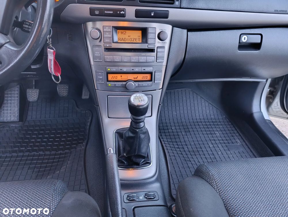 Toyota Avensis 2.0 D-4D Sol - 14