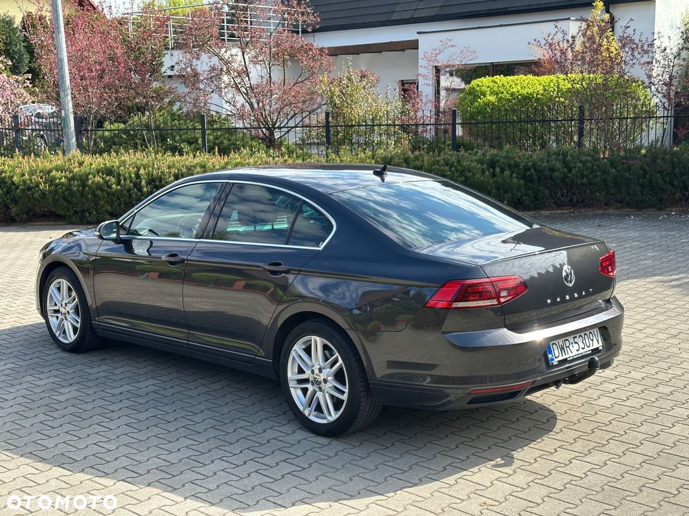 Volkswagen Passat 2.0 TDI Elegance DSG - 16