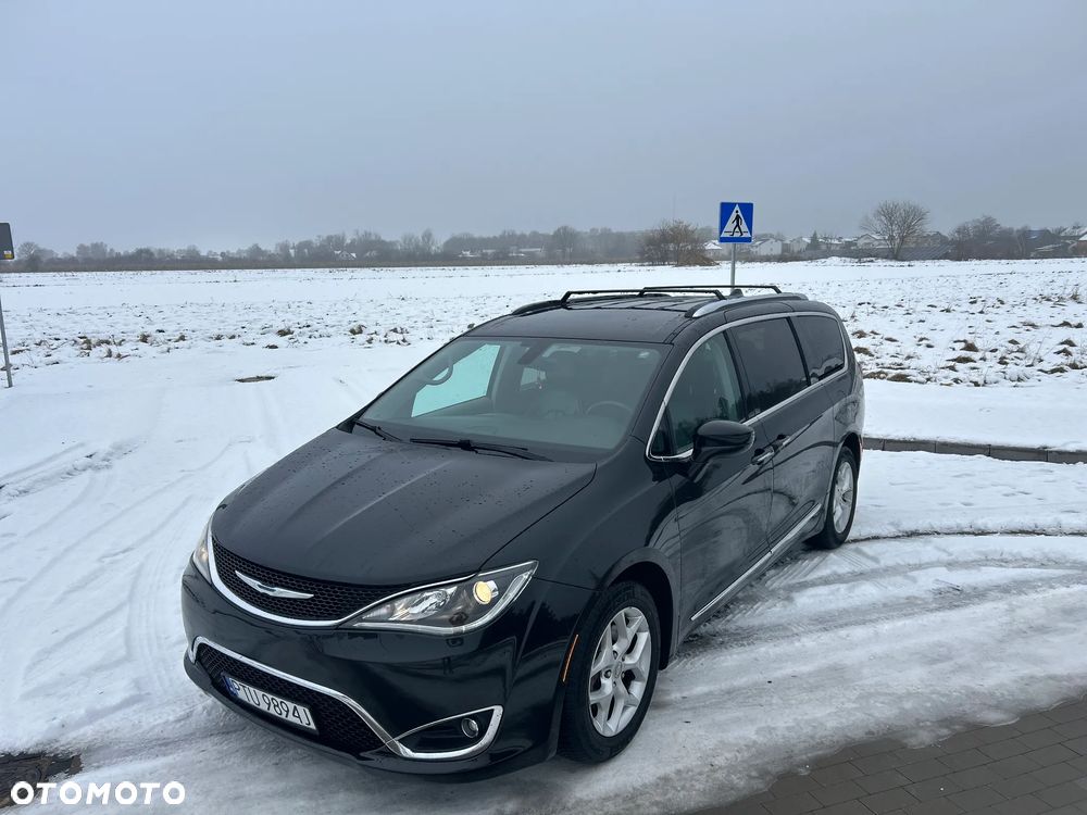 Chrysler Pacifica - 20