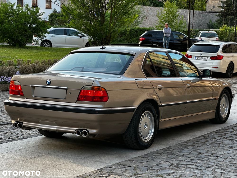 BMW Seria 7 735i - 6