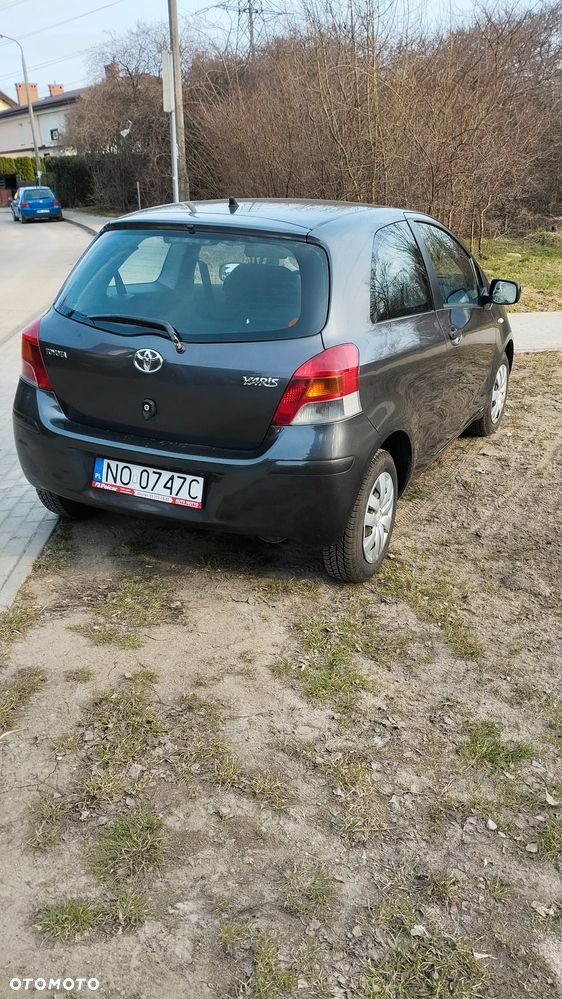 Toyota Yaris 1.0 Luna A/C - 11
