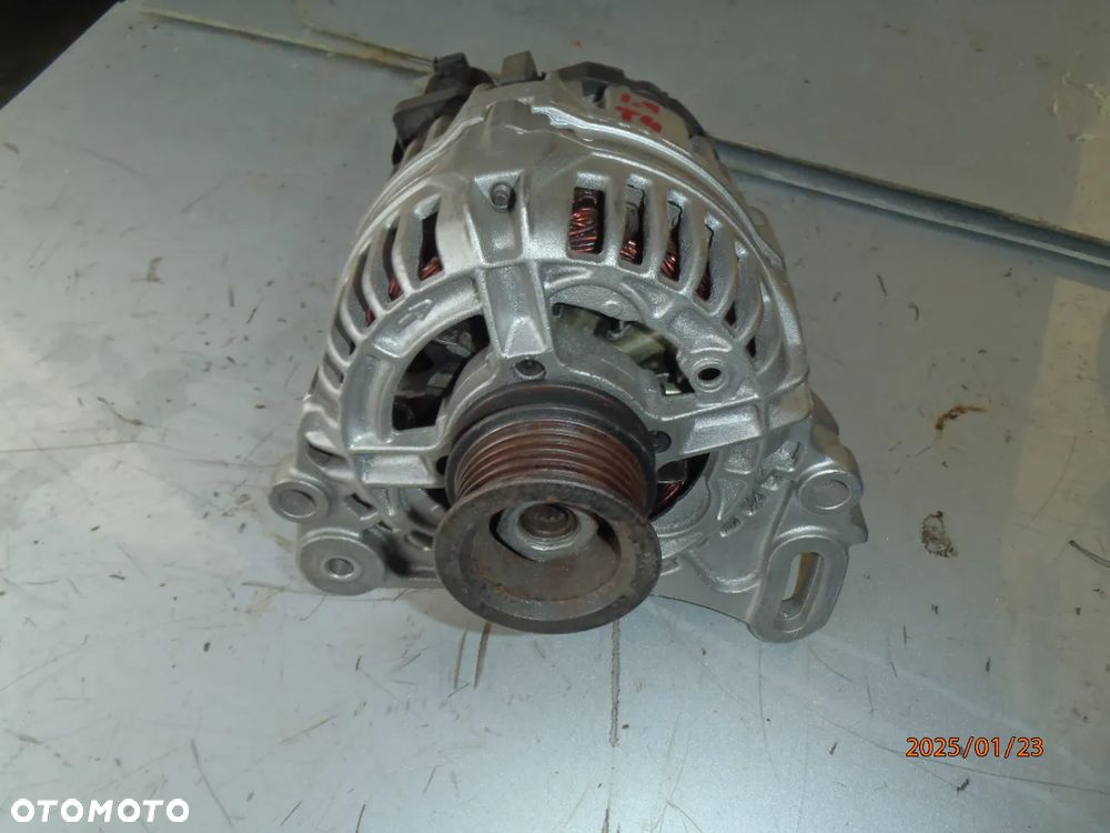 Alternator BOSCH Alternator VW AG 037903025M 0124325013 Bosch 90AVw Audi Seat Skoda VW T4  jak nowy - 2