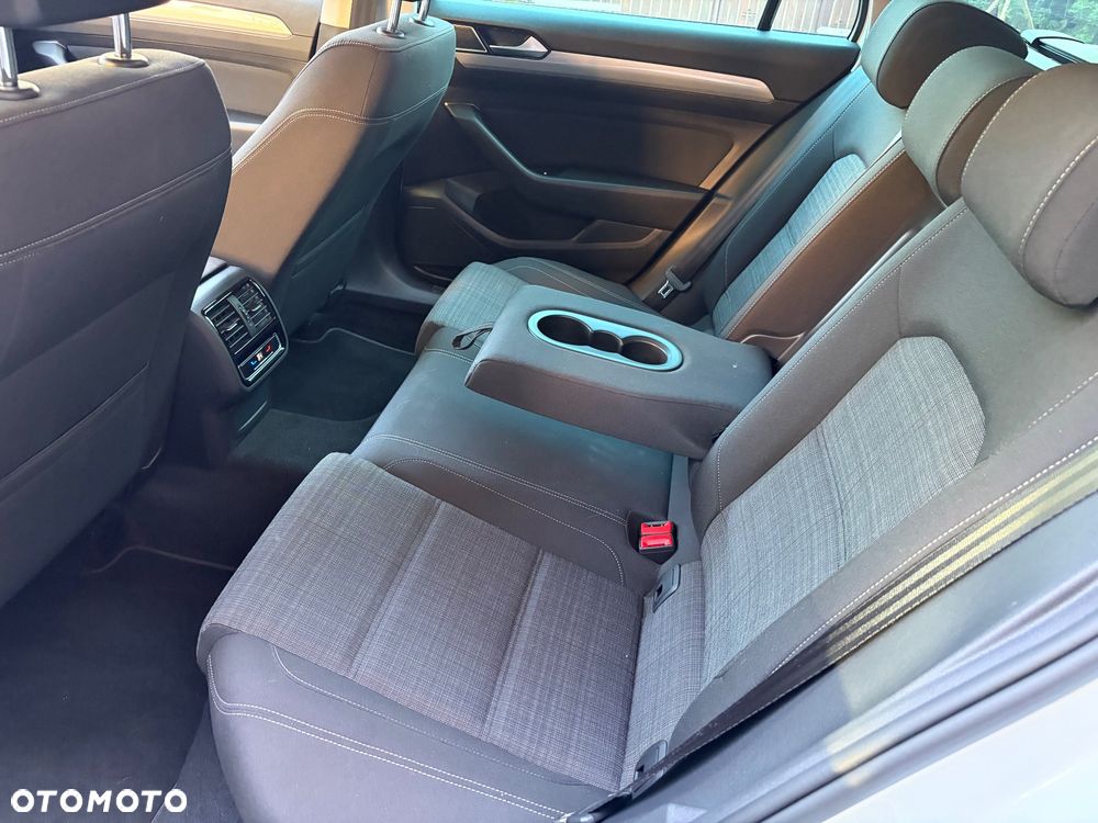 Volkswagen Passat 2.0 TDI SCR DSG 4Motion Business - 20