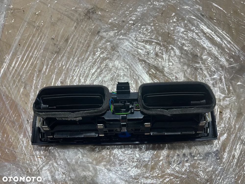 BMW F22 F20 F21 KRATKA NAWIEWU ŚRODKOWA 9317945 - 2