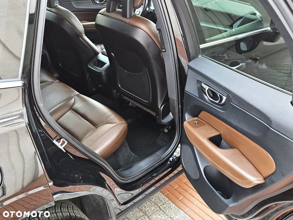 Volvo XC 60 T5 AWD Momentum Pro - 14