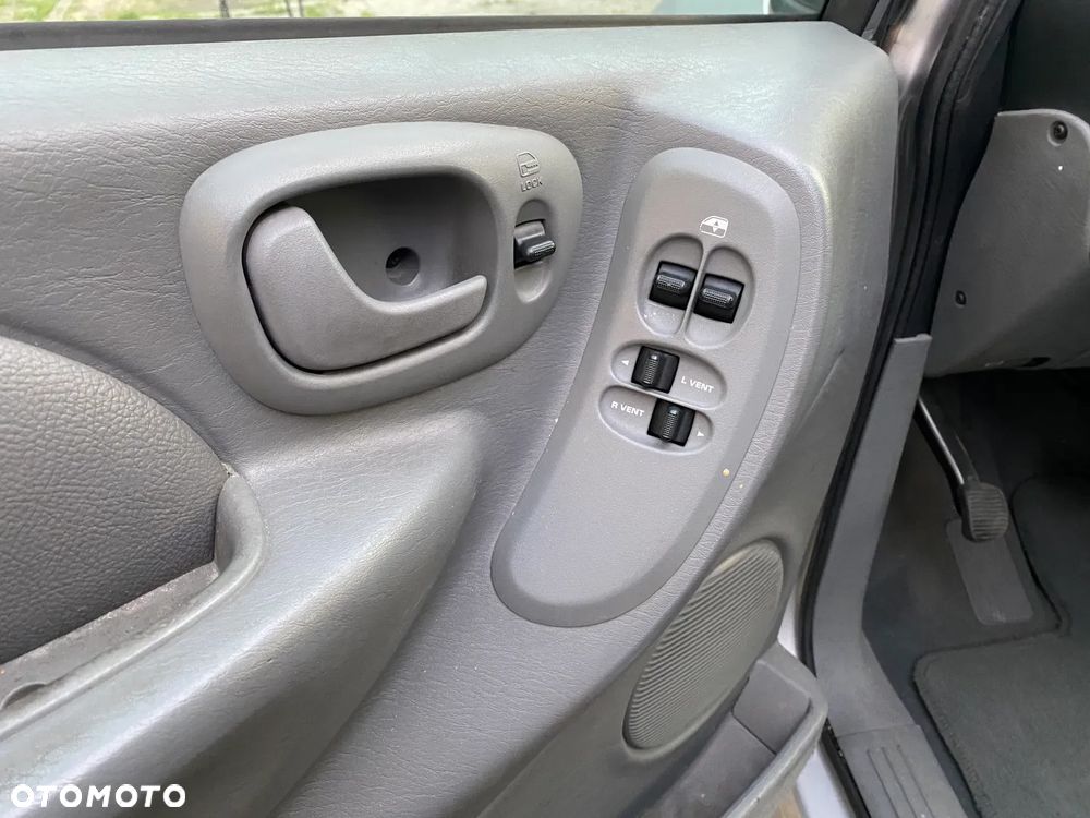 Chrysler Voyager 2.8 CRD LX - 14