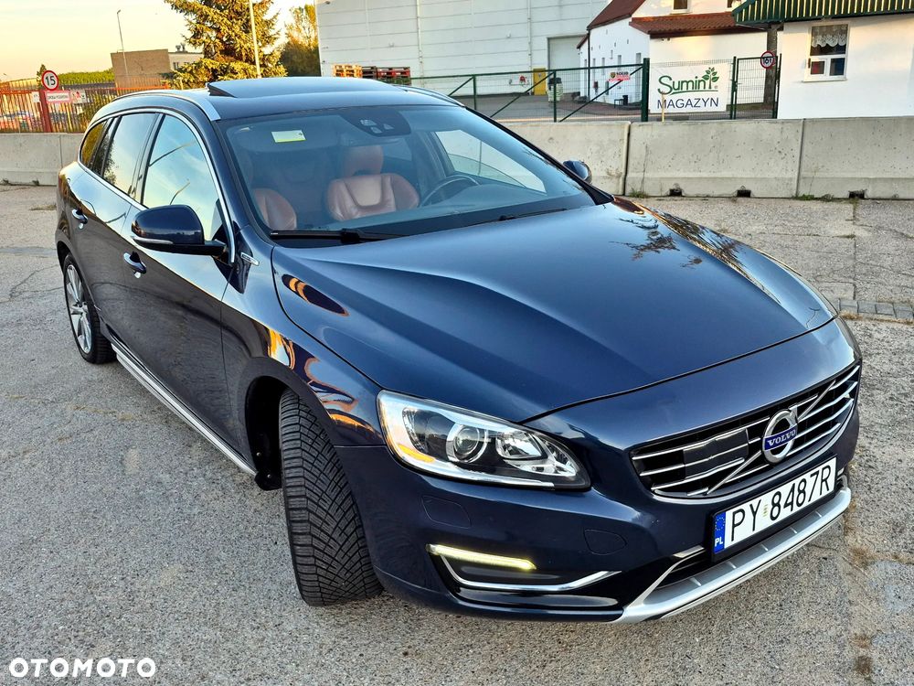 Volvo V60 D6 AWD Plug-in Hybrid R-Design Momentum - 29